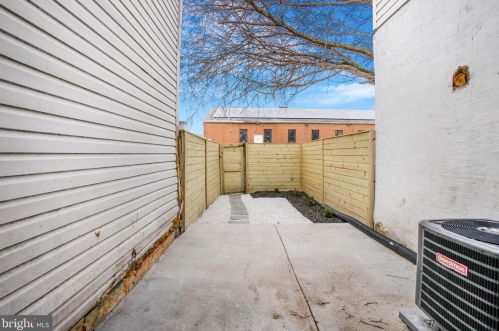 702 19 St, Washington DC 20002-4077 exterior