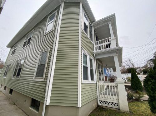 16 Cambridge St, Providence, RI 02908-5207