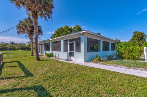 2523 River Reach Dr, Naples FL 34104-6930 exterior