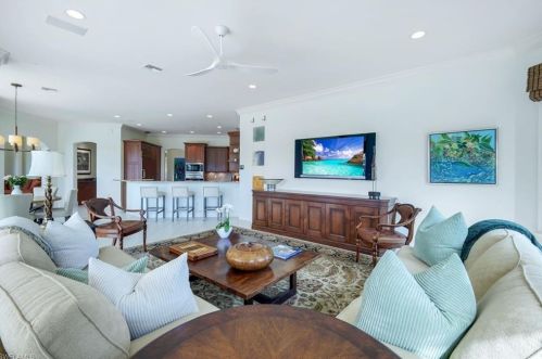 1483 Gormican Ln, Naples FL 34110-0921 exterior