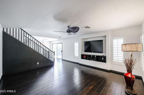 17606 17th Pl, Phoenix, AZ 85022-2136