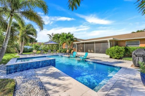 580 105th Ave, Naples, FL 34108-1838