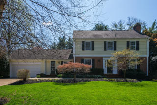 8205 Coach St, Rockville, MD 20854-3814