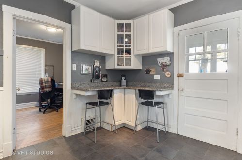 5710 Wilson Ave, Chicago IL 60630-3318 exterior