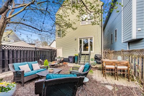 4244 Bell Ave, Chicago IL 60618-2904 exterior