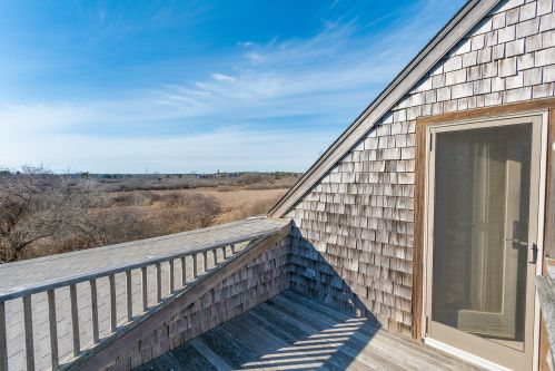 18 Mdw Ln, Nantucket MA 02554-2193 exterior