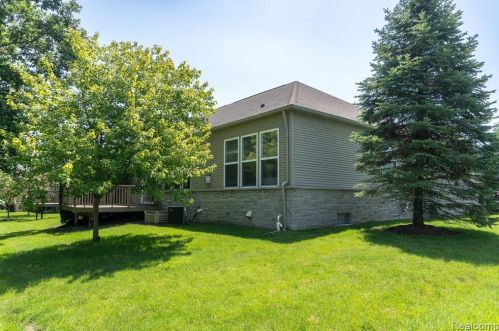 23583 Rossiter Dr, Macomb Township MI 48042-4846 exterior