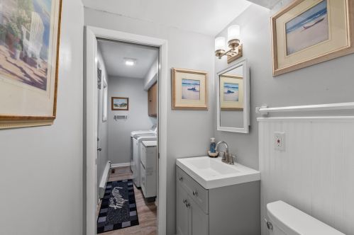 2415 Rochelle Ave, Milwaukee WI 53209-2624 exterior