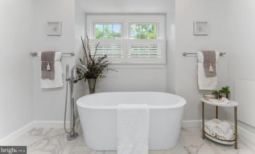 7726 Laurel Leaf Dr, Rockville MD 20854-1768 exterior