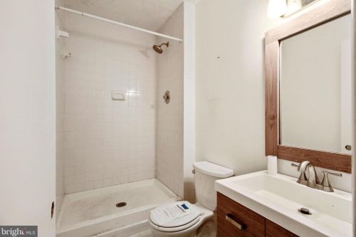 7825 Muirfield Ct, Rockville MD 20854-4078 exterior