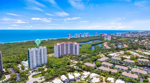 7515 Pelican Bay Blvd, Naples FL 34108-7511 exterior