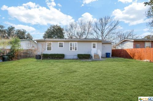 231 Savannah Dr, San Antonio TX 78213-3446 exterior