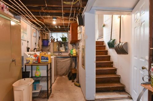 42 Mount Pleasant Ave, Providence RI 02908-5153 exterior