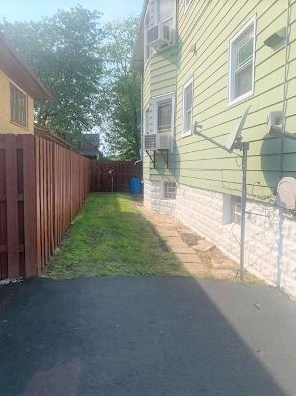 13323 Commercial Ave, Chicago IL 60617-3281 exterior