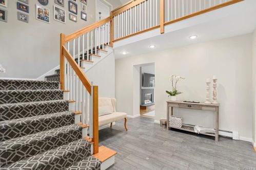 34 Chestnut Ridge Rd, Armonk, NY 10504-3001