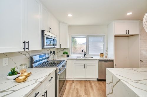 17522 Medford Ave, Tustin CA  92780-1922 exterior