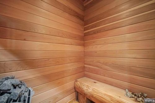 3 Pne Ter, Demarest NJ 07627-1214 exterior