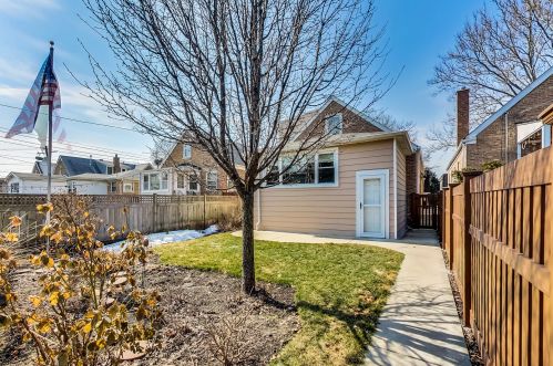 6147 Melvina Ave, Chicago IL 60638-4305 exterior