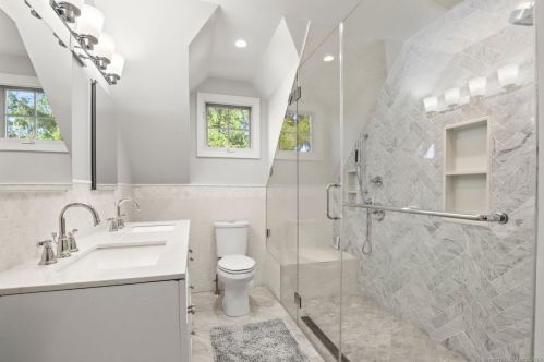 42 Kings Hwy, Westport CT  06880-4710 exterior