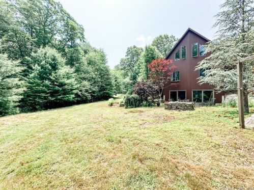 334 Ledge Rd, Killingly CT 06241-1910 exterior