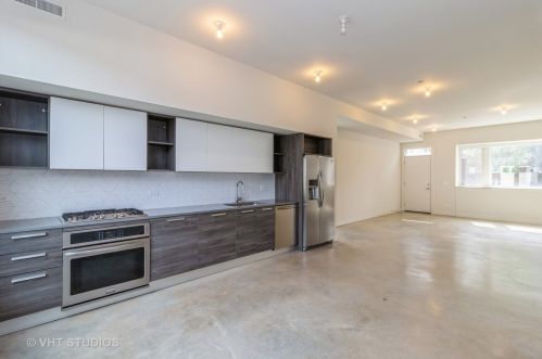 2629 Hamlin Ave, Chicago IL 60647-1009 exterior