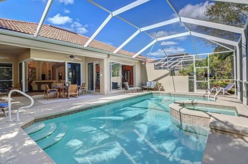 372 Mallory Ct, Naples FL 34110-7042 exterior