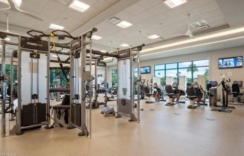 5576 Hammock Is Dr, Naples FL 34119-4695 exterior