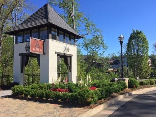 6603 Beacon Dr, Atlanta, GA 30328