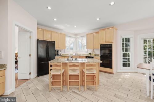 10907 Lamplighter Ln, Rockville MD 20854-2763 exterior