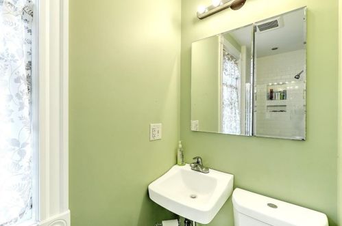 69 Arnold St, Providence RI 02906-1065 exterior