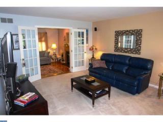 6 Hamton Ct, Trenton, NJ 08691-3641