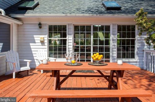 701 Rdg Dr, Mc Lean VA 22101-1620 exterior