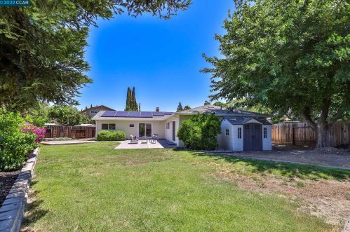 3711 Sierrawood Ct, Concord CA 94519-1423 exterior