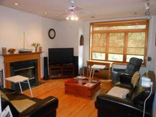 1943 Diversey Pkwy, Chicago IL  60614-1013 exterior