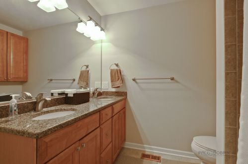 811 Grandview Dr, Bull Valley IL 60014-7367 exterior