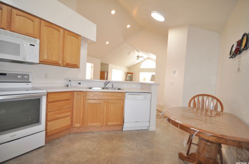 2073 Jordan Villa Dr, Taylorsville UT exterior