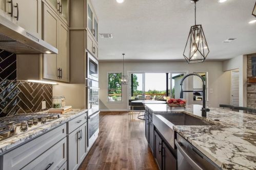 555 Mystic Pkwy, Spring Branch TX 78070-5267 exterior