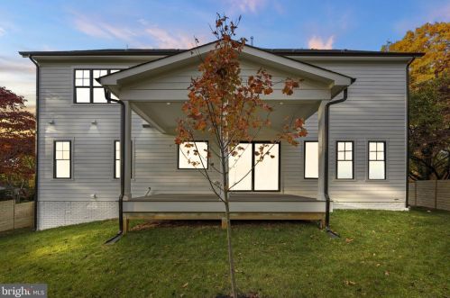 1327 Mayflower Dr, Mc Lean VA 22101-3405 exterior