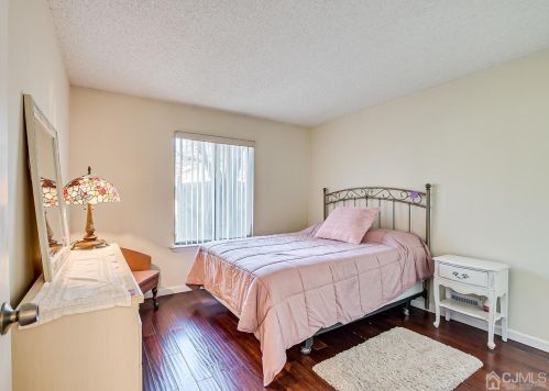 22 Carriage Pl, Edison NJ 08820-4020 exterior