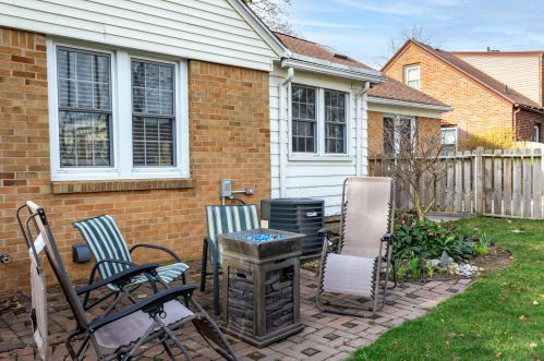 945 Eleanor St, Grand Rapids MI 49505-4305 exterior