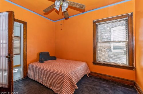 8029 Eberhart Ave, Chicago IL 60637-2411 exterior