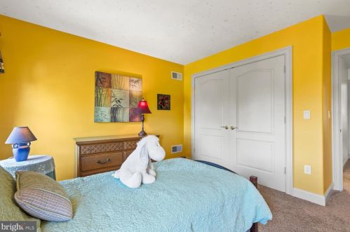 300 Country Mdw Dr, Lancaster PA 17602-1481 exterior