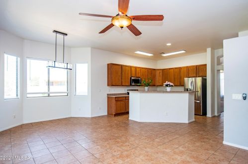 7972 Hawk Eagle Ct, Tucson AZ  85757-1643 exterior