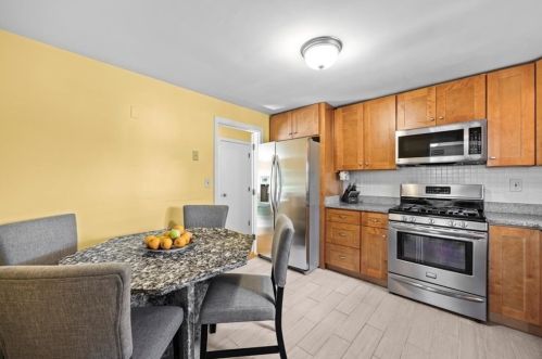 24 Randolph St, Canton MA 02021-2333 exterior