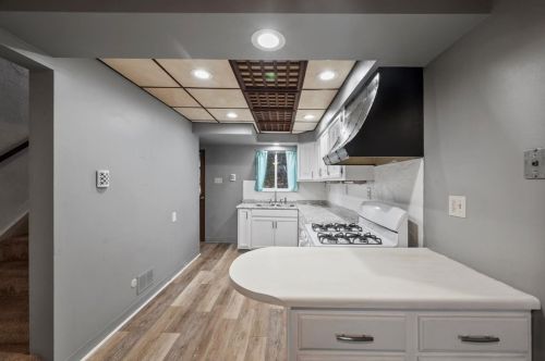 106 Carrick Ave, Pittsburgh PA  15210-4324 exterior