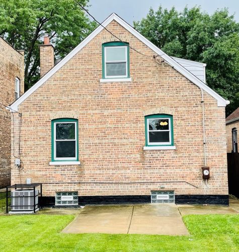 3040 55 St, Chicago IL 60632-4738 exterior
