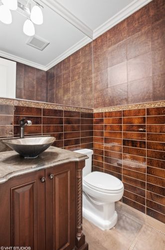 716 Schubert Ave, Chicago IL 60614-1247 exterior