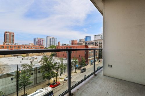 1720 Michigan Ave, Chicago IL  60616-1465 exterior