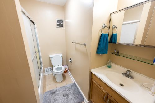 5225 Kimbark Ave, Chicago IL  60615-4009 exterior