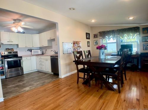 29 Cedar Crst Pl, Norwalk CT 06854-1402 exterior